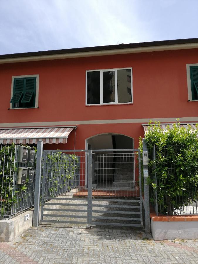 Casa Vacanze Alba Villa Romito Magra Esterno foto